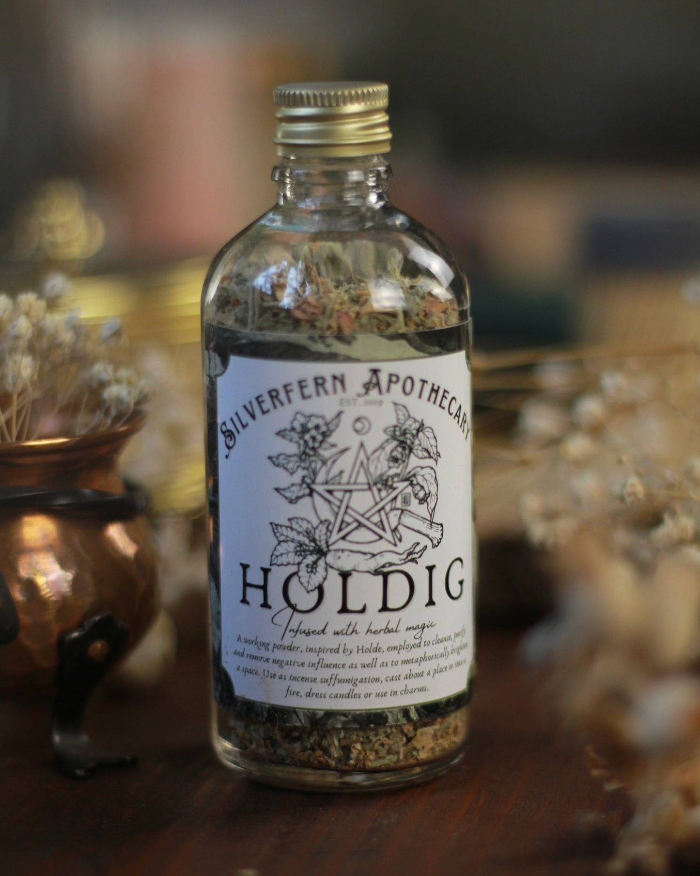 Holdig Witch Powder