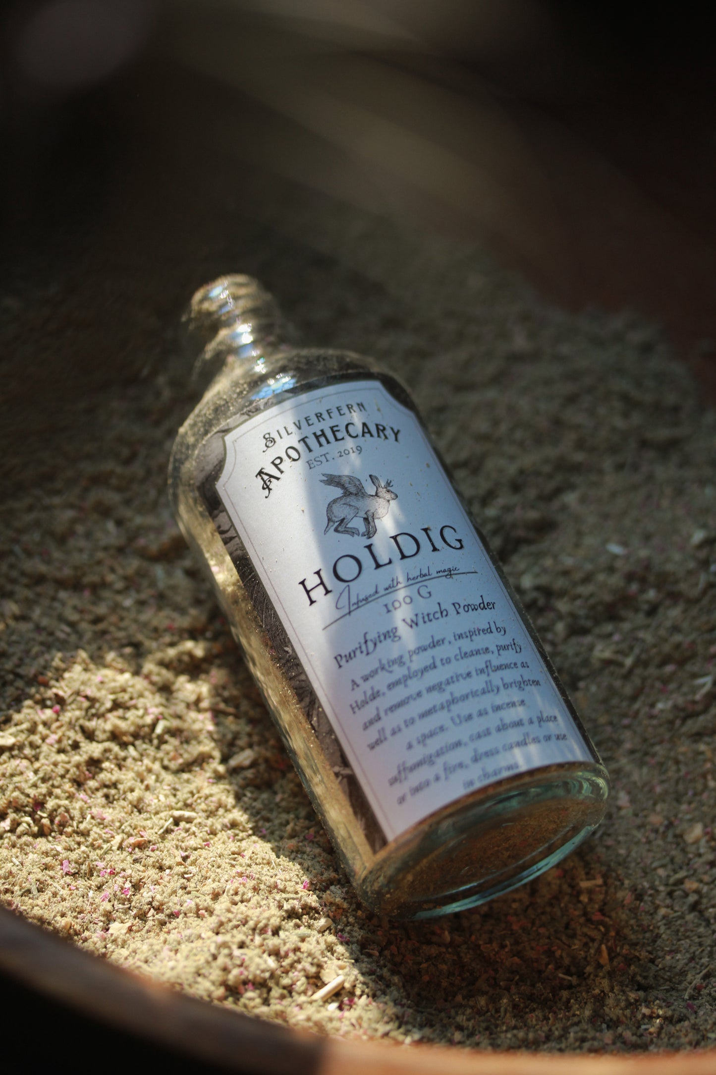 Holdig Witch Powder