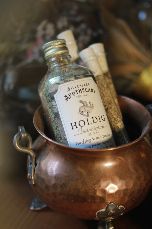 Holdig Witch Powder