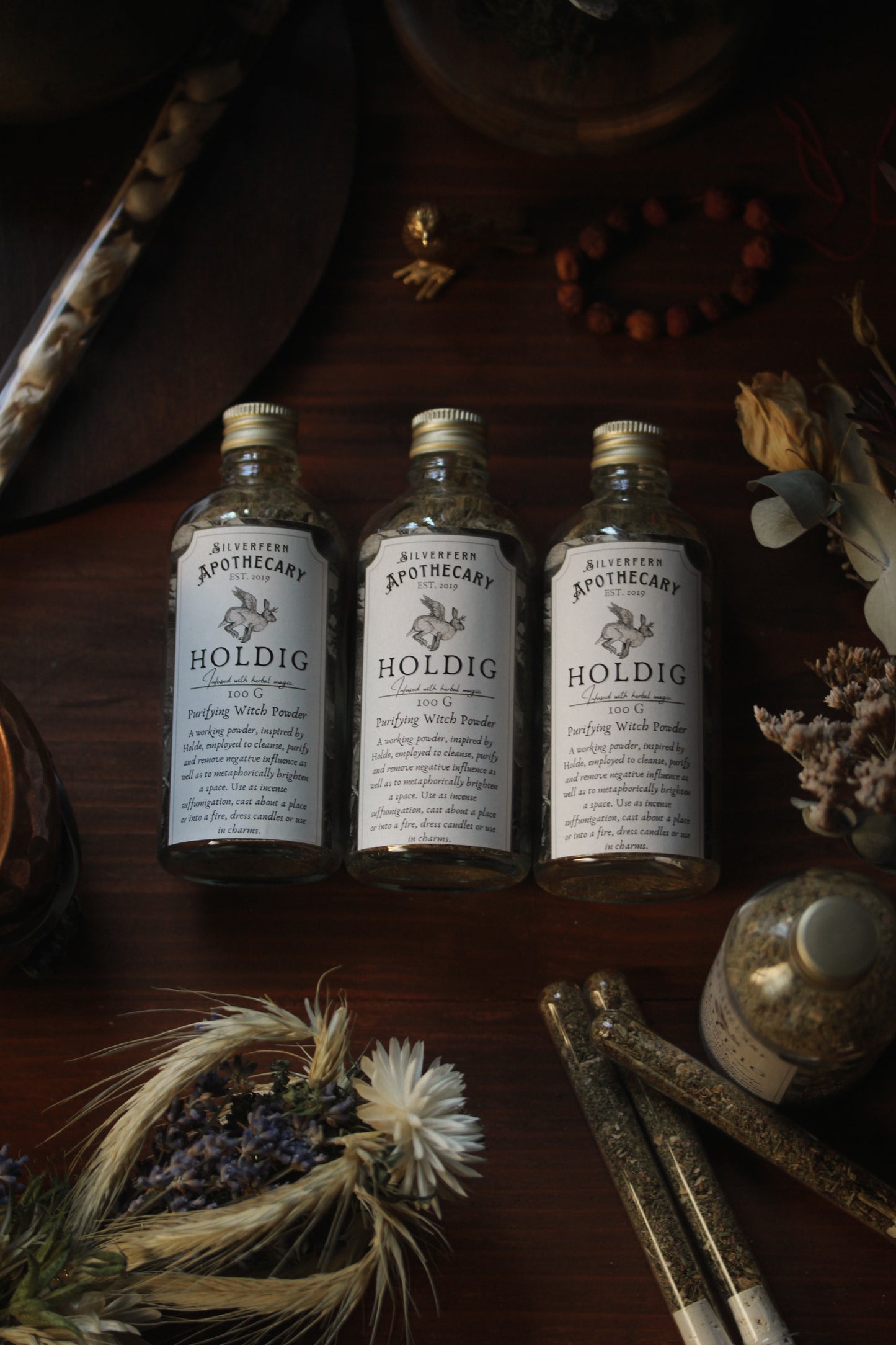 Holdig Witch Powder