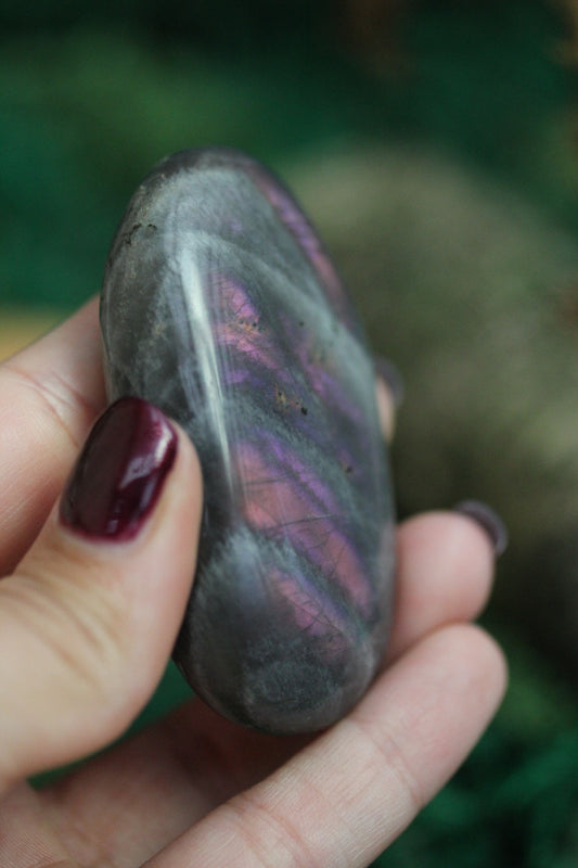 Purple Labradorite Palmstone PLP17