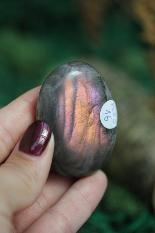 Purple Labradorite Palmstone PLP5