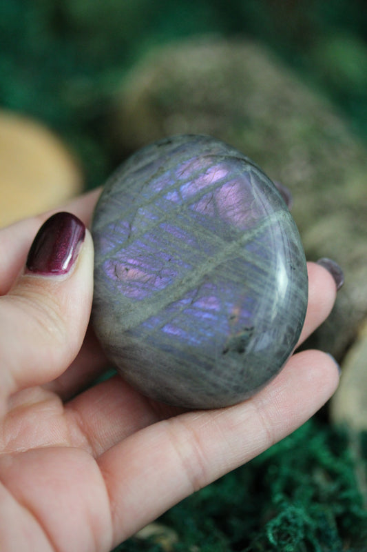 Purple Labradorite Palmstone PLP11