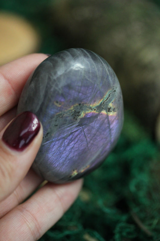 Purple Labradorite Palmstone PLP19